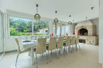 Beachfront Villa in Hvar for 12 Guests with Pool