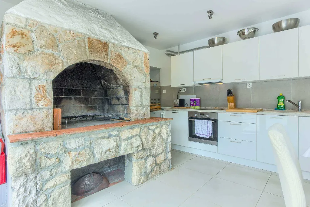 Beachfront Villa in Hvar for 12 Guests with Pool