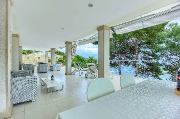 Beachfront Villa in Hvar for 12 Guests with Pool