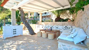 Beachfront Villa in Hvar for 12 Guests with Pool