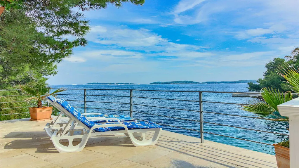 Beachfront Villa in Hvar for 12 Guests with Pool