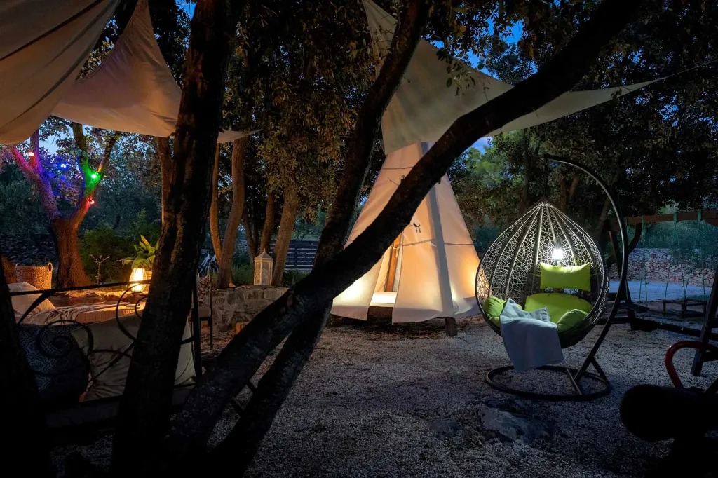 Stone Holiday House with Heated Pool in Stari Grad