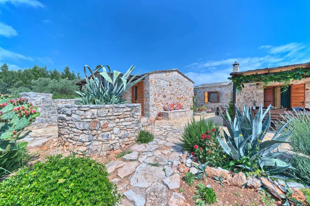 Stone Holiday House with Heated Pool in Stari Grad