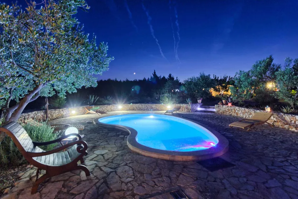 Stone Holiday House with Heated Pool in Stari Grad
