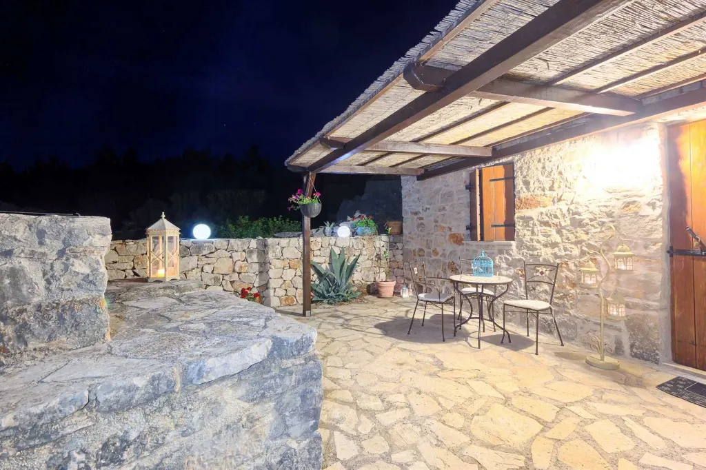 Stone Holiday House with Heated Pool in Stari Grad
