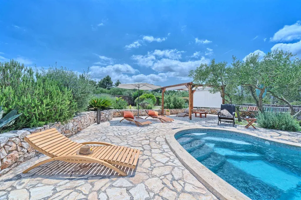 Stone Holiday House with Heated Pool in Stari Grad
