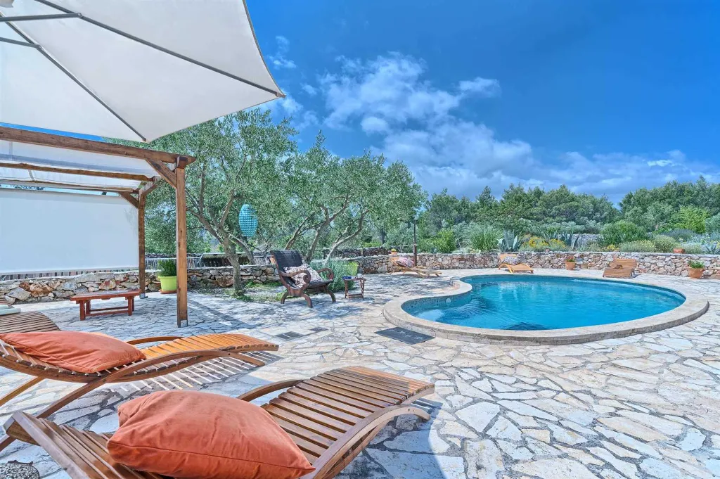 Stone Holiday House with Heated Pool in Stari Grad
