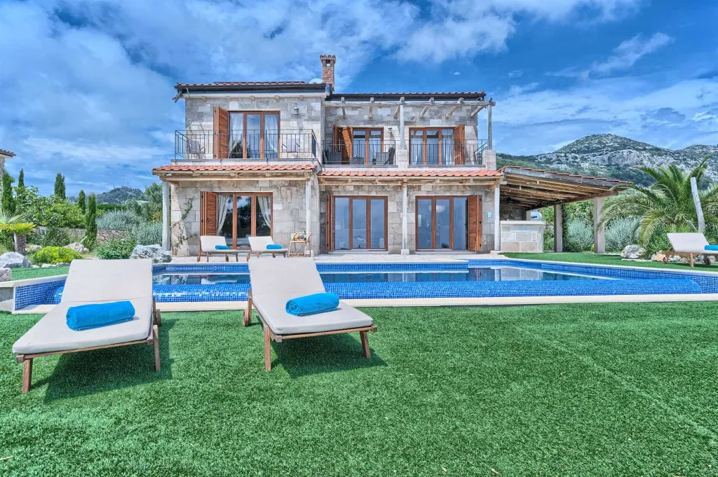 Hvar 4-Bedroom Villa with Infinity Heated Pool