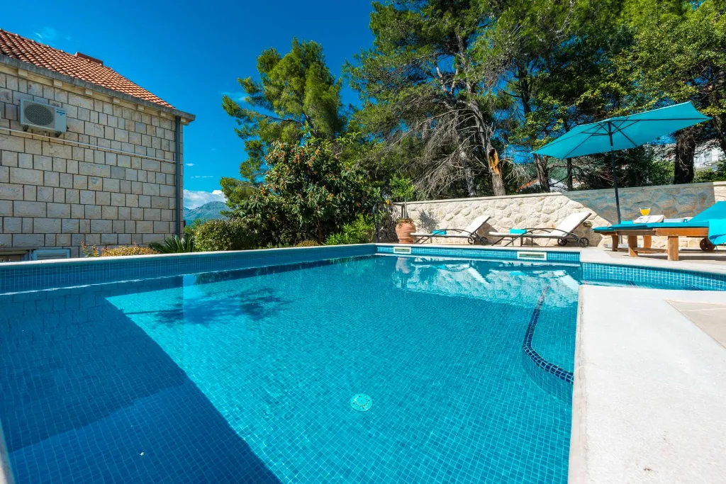 Cavtat Holiday House for 13-15 Guests