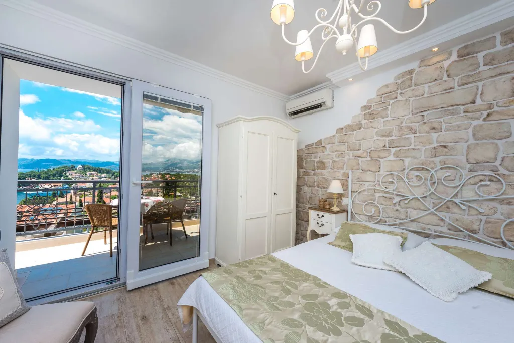 Cavtat Holiday House for 13-15 Guests