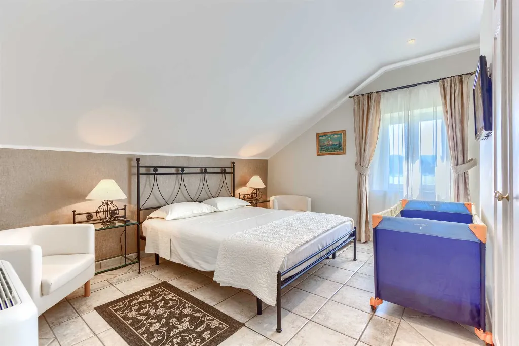 Mlini 4-Bedroom Villa for Up to 10 Guests