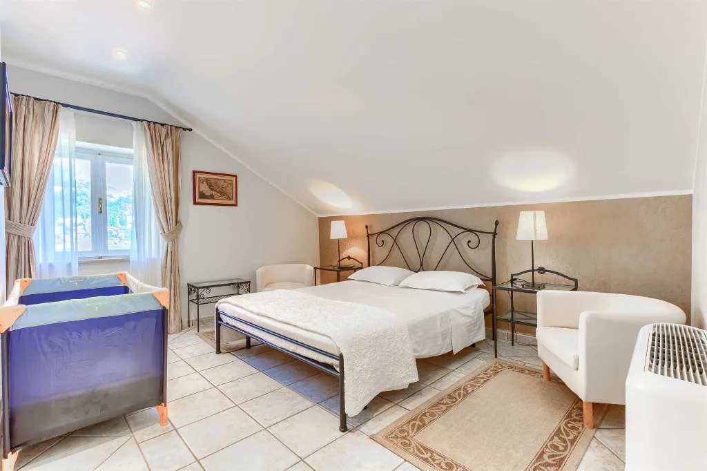 Mlini 4-Bedroom Villa for Up to 10 Guests