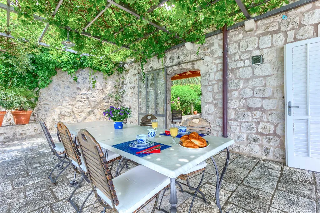 Mlini 4-Bedroom Villa for Up to 10 Guests