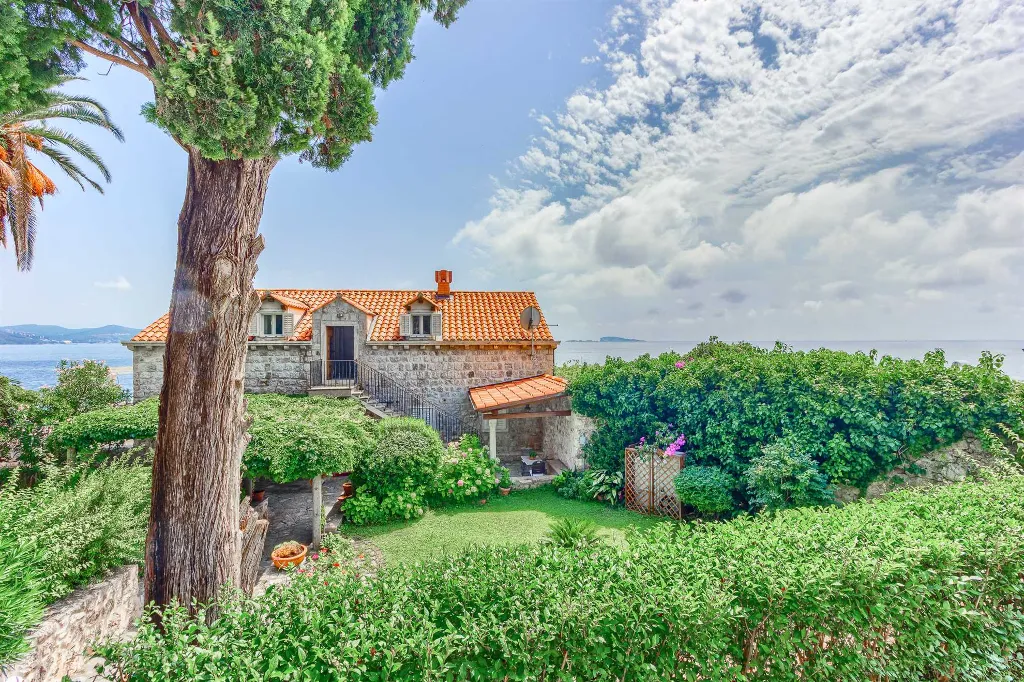 Mlini 4-Bedroom Villa for Up to 10 Guests