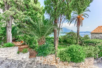 Mlini 4-Bedroom Villa for Up to 10 Guests