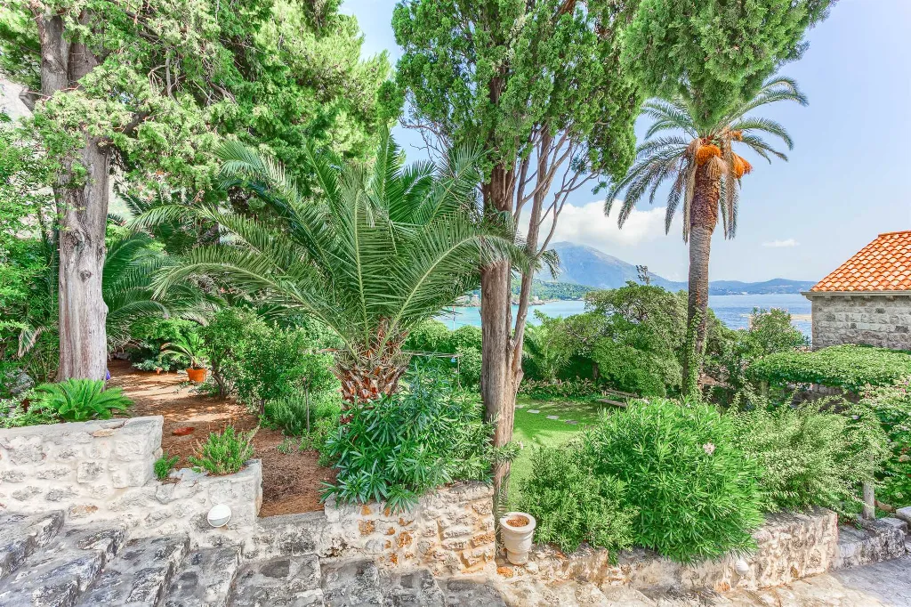 Mlini 4-Bedroom Villa for Up to 10 Guests