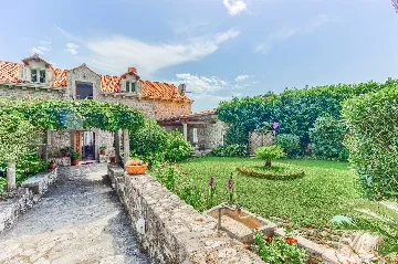 Mlini 4-Bedroom Villa for Up to 10 Guests