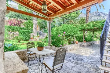 Mlini 4-Bedroom Villa for Up to 10 Guests