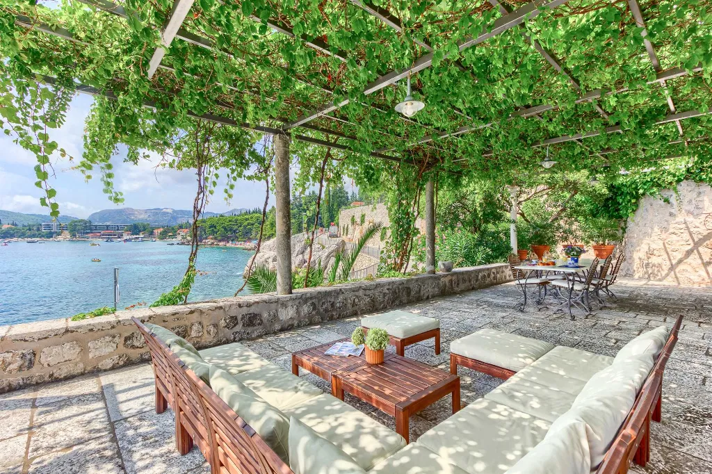Mlini 4-Bedroom Villa for Up to 10 Guests