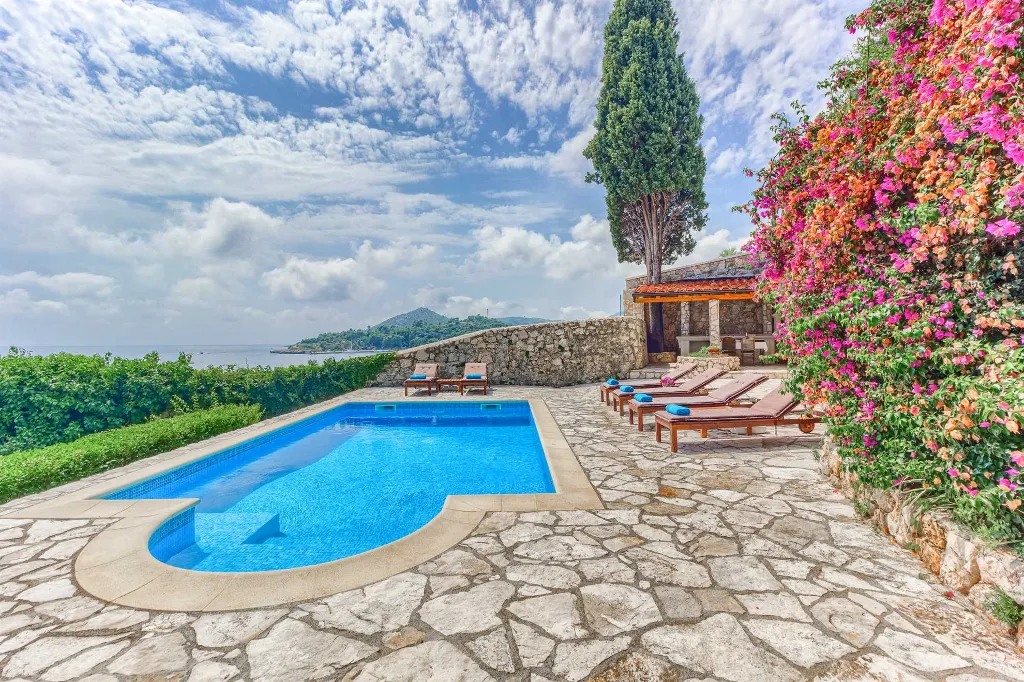 Mlini 4-Bedroom Villa for Up to 10 Guests