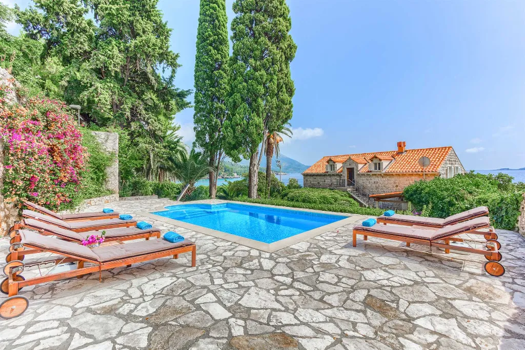 Mlini 4-Bedroom Villa for Up to 10 Guests
