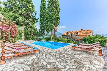 Mlini 4-Bedroom Villa for Up to 10 Guests