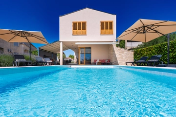 Turanj 4-Bedroom Villa with Private Heated Pool