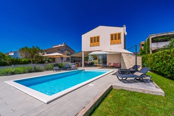 Turanj 4-Bedroom Villa with Private Heated Pool