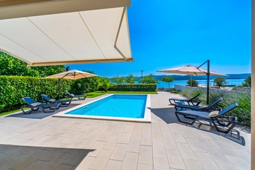 Turanj 4-Bedroom Villa with Private Heated Pool