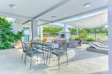 Rovanjska Villa with Heated Pool and Sea Views