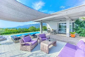 Rovanjska Villa with Heated Pool and Sea Views