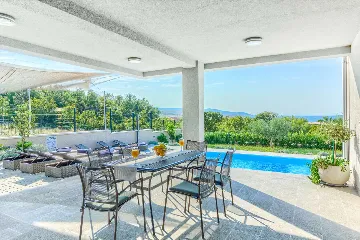 Rovanjska Villa with Heated Pool and Sea Views