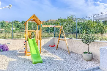 Rovanjska Villa with Heated Pool and Sea Views