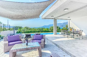 Rovanjska Villa with Heated Pool and Sea Views