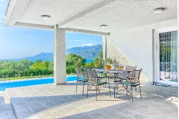 Rovanjska Villa with Heated Pool and Sea Views