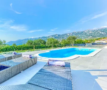 Rovanjska Villa with Heated Pool and Sea Views