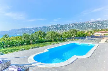 Rovanjska Villa with Heated Pool and Sea Views
