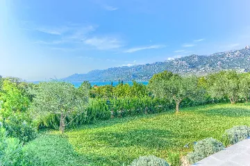 Rovanjska Villa with Heated Pool and Sea Views