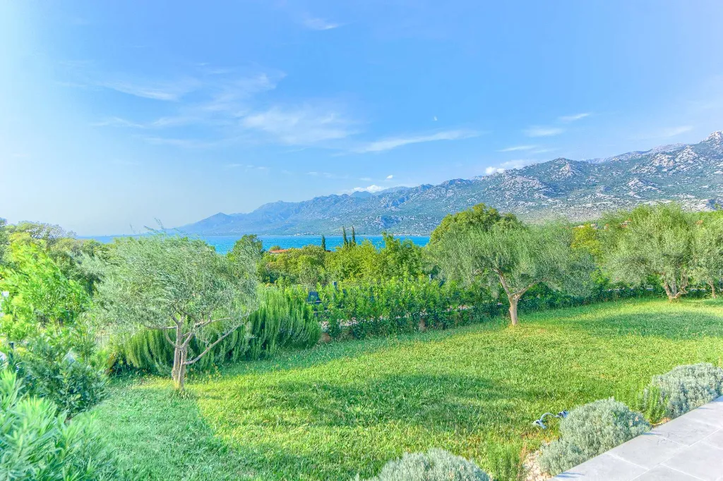 Rovanjska Villa with Heated Pool and Sea Views