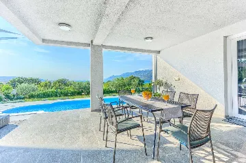 Rovanjska Villa with Heated Pool and Sea Views