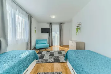 Rovanjska Villa with Heated Pool and Sea Views