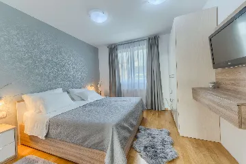 Rovanjska Villa with Heated Pool and Sea Views