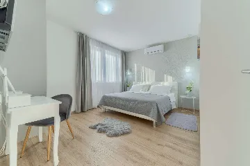 Rovanjska Villa with Heated Pool and Sea Views