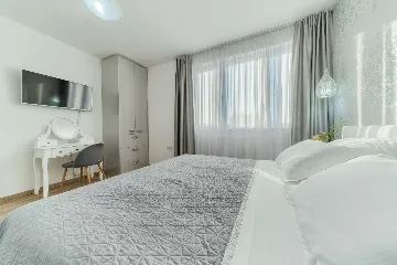 Rovanjska Villa with Heated Pool and Sea Views