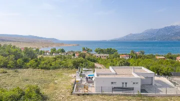 Rovanjska Villa with Heated Pool and Sea Views