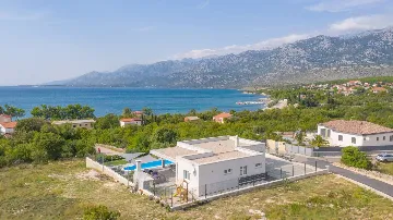 Rovanjska Villa with Heated Pool and Sea Views