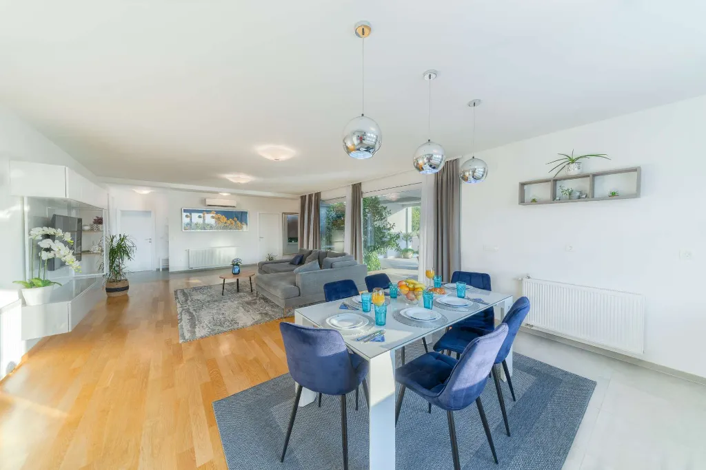 Rovanjska Villa with Heated Pool and Sea Views
