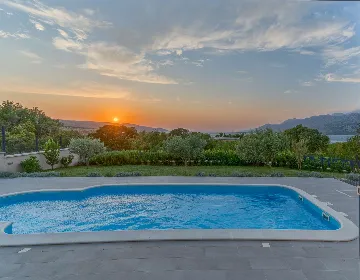 Rovanjska Villa with Heated Pool and Sea Views