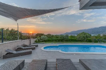 Rovanjska Villa with Heated Pool and Sea Views