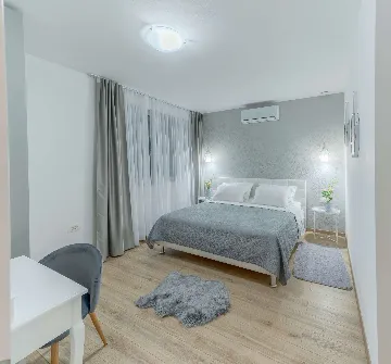 Rovanjska Villa with Heated Pool and Sea Views